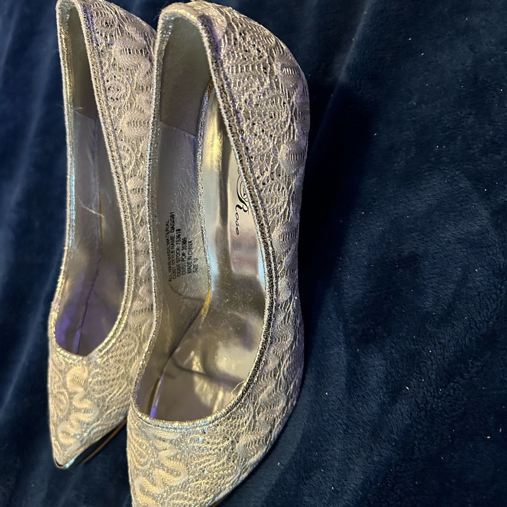 Elegant Lace Women's Shoes in Silver
